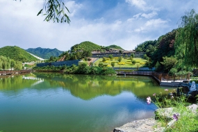 懋龙溪陵园环境